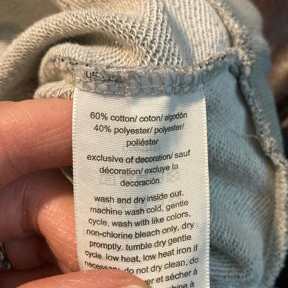 Tommy Hilfiger grey hooded sweater with black logo and kangaroo pocket. - Picture 6 of 6